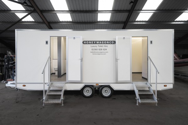 4 + 2  Luxury toilet trailer for sale