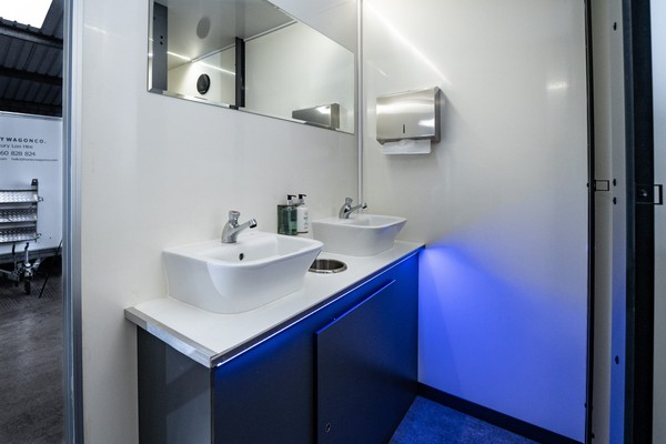 Toilet trailer with LED Lighting