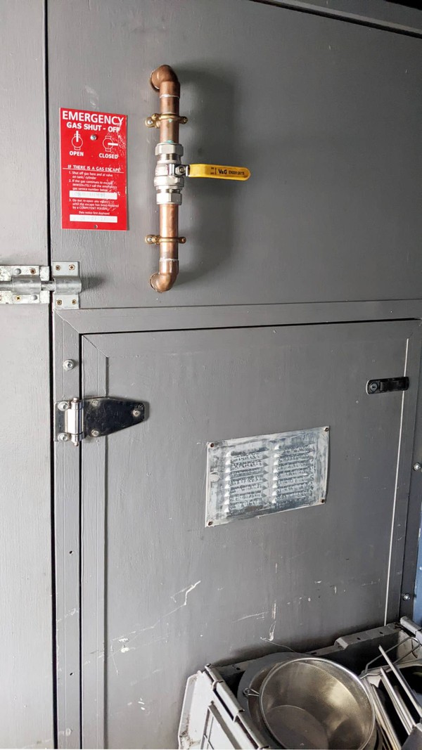 quick change regulator