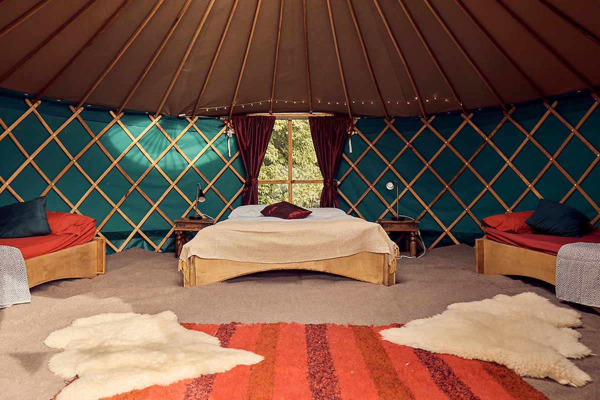 glamping-equipment-yurts-2x-yurts-14-ft-4-2m-with-red-wood-doors