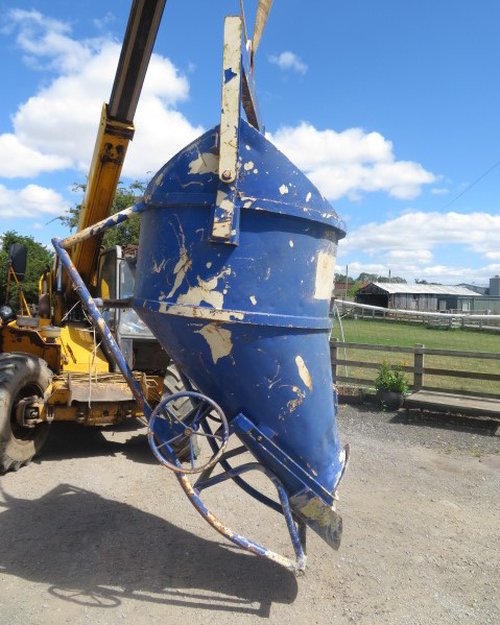 Secondhand Concrete Crane Skip 1000L For Sale Secondhand Concrete Crane Skip 1000L For Sale
