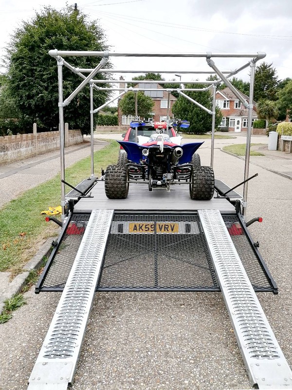 Quad bike trailer with ramps