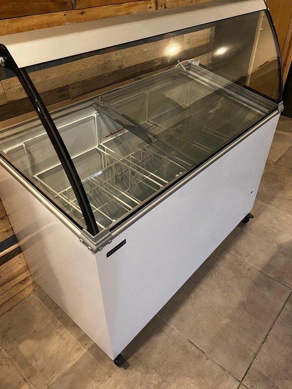 Tefcold 9 Napoli Pan Ice Cream Display Freezer