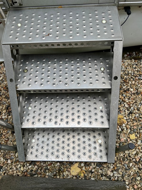 Aluminium access steps