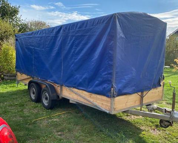 16Ft trailer with cover / canopy