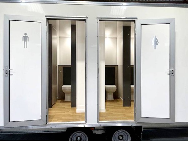 4x Ladies and 2 gents toilet trailer