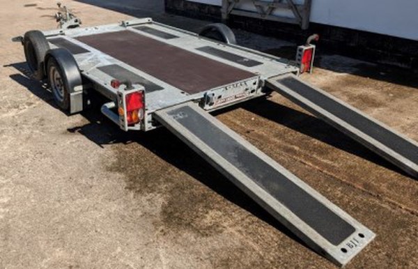 Car trailer with ramps
