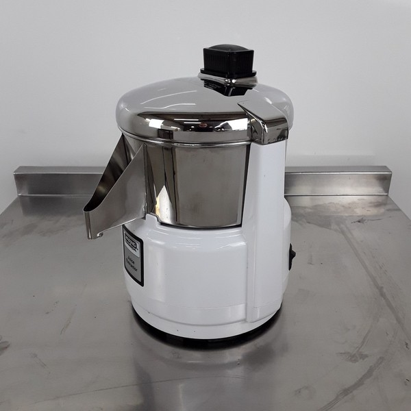 Commercial Waring CE380 Juice Extractor