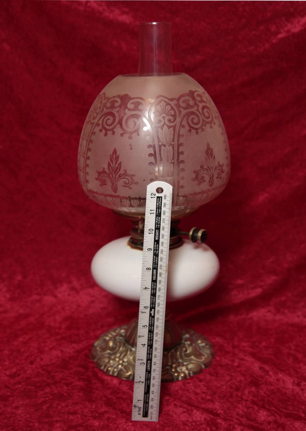 Edwardian Oil Lamp in White porcelain and brass