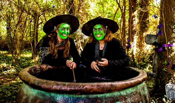 Giant Witches Cauldron Prop