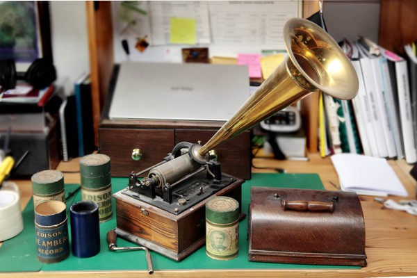 Edison Bell Imp phonograph