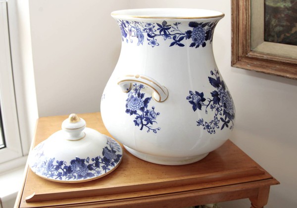 Antique Urn blue and white china