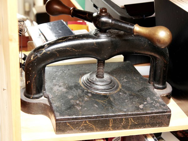 Cast iron book press in working order