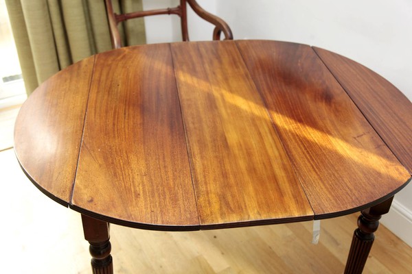 Oval mahogany dining table