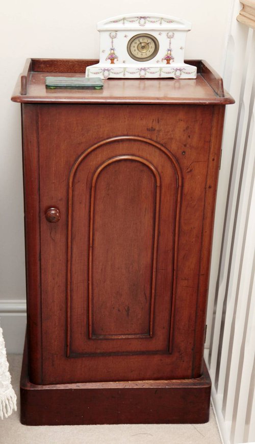 Mahogany bed side table Mahogany bed side table