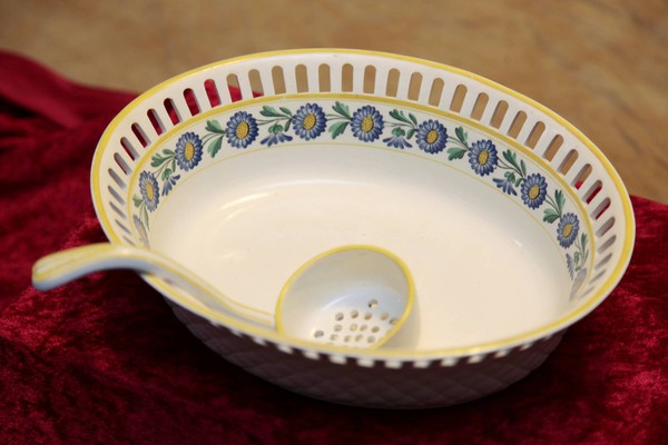 Wedgewood pierced bowl c. 1800