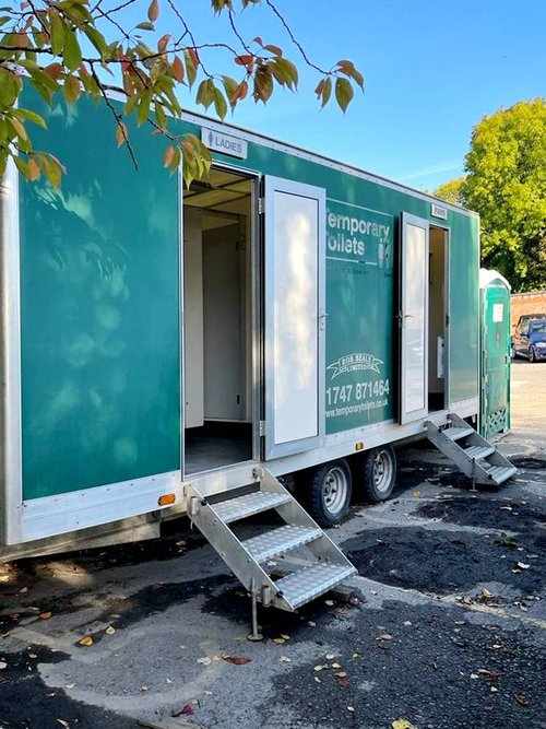 4 + 2 Toilet trailer for sale 4 + 2 Toilet trailer for sale