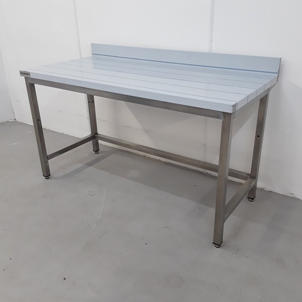 New steel table