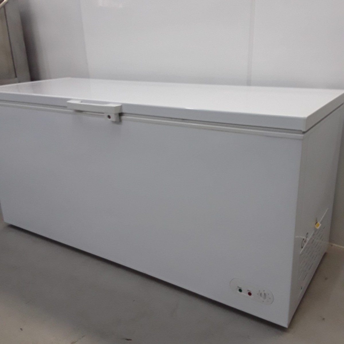 Secondhand Catering Equipment Chest Freezers New B Grade Midas MK4 650 Chest Freezer (41919