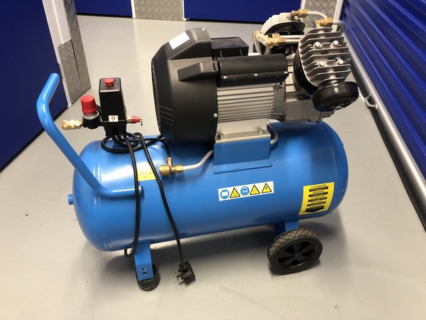Compressor And Spray Gun With Connecting Kit