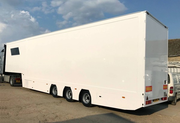 Articulated Exhibition trailer with Awning