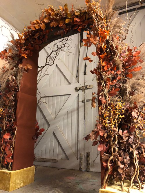 Autumnal arch with leaves Autumnal arch with leaves