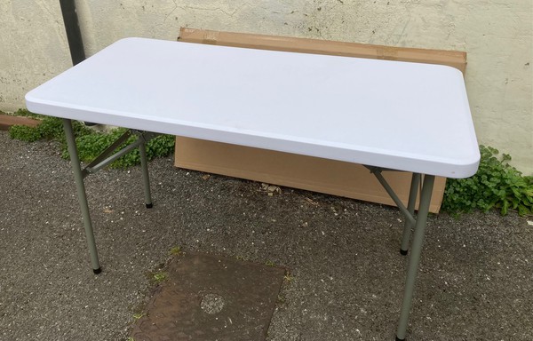 Trestle table with folding legs 4ft
