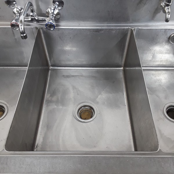 Middle sink