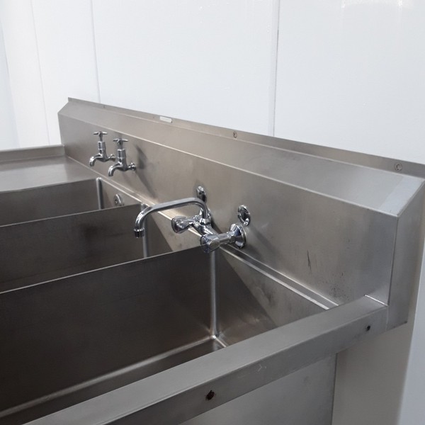 Commercial sink taps