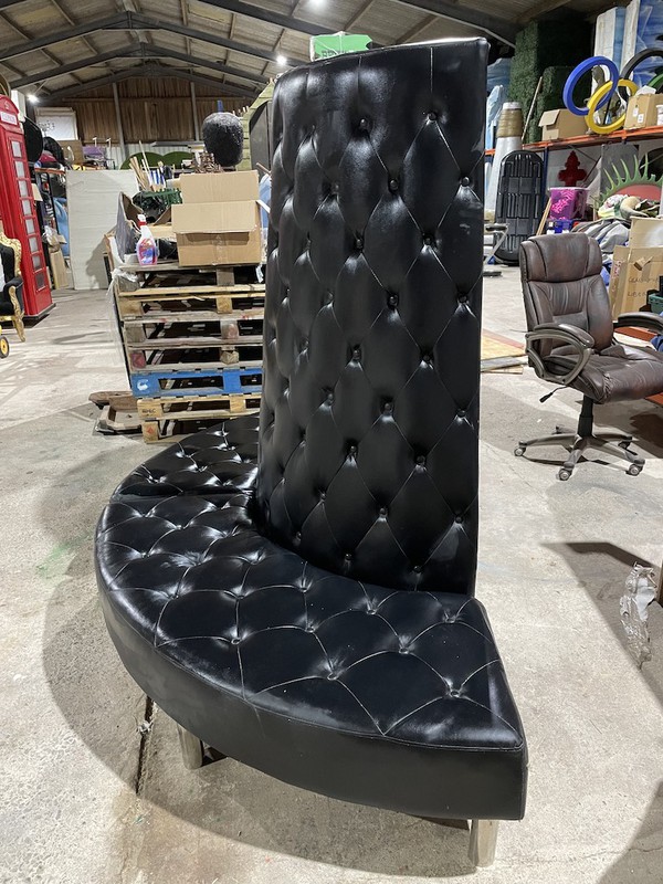 Black Chesterfield Style Round Seating Section