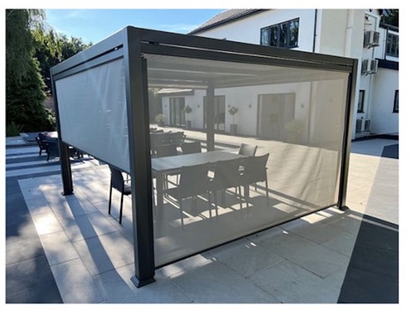Out door dining weather protection with retractable sides
