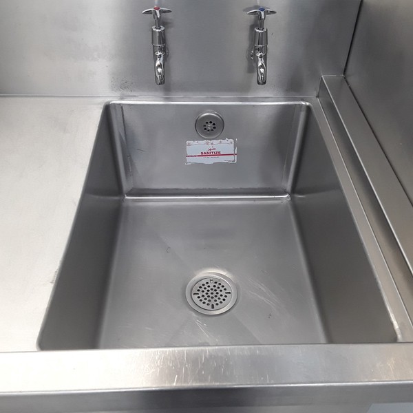 Commercial kitchen single sink