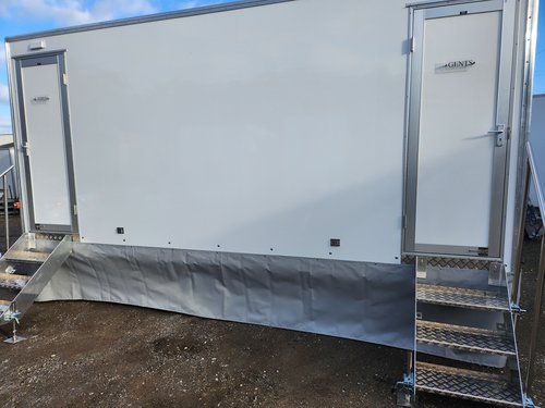 3 + 3 Toilet trailer for sale 3 + 3 Toilet trailer for sale