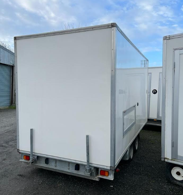 Multiple bay toilet trailer