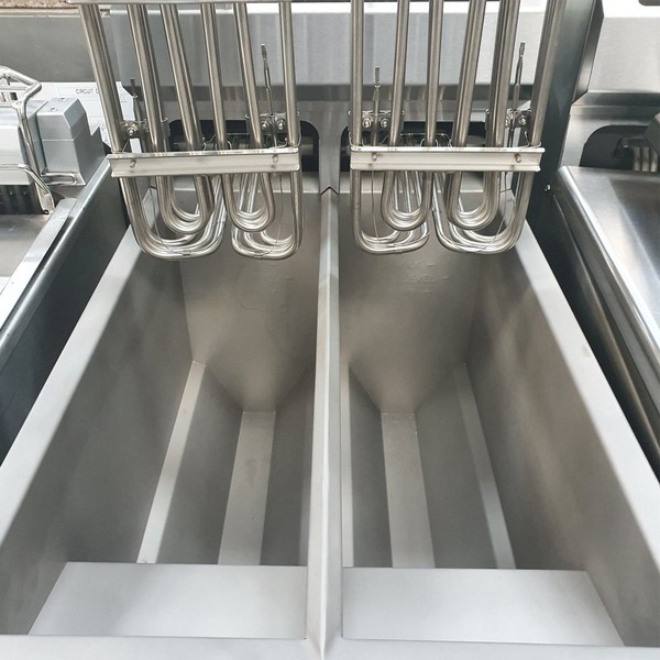Commercial Free Standing Twin  Tank Fryer