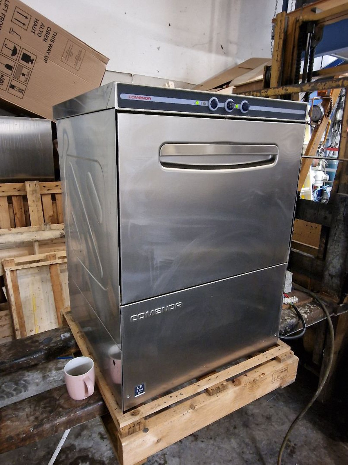 Secondhand Catering Equipment Sinks and Dishwashers Comenda LF324BT