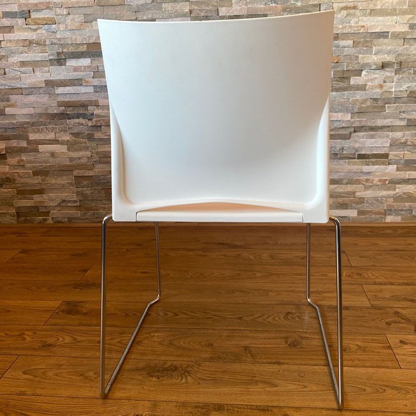 Secondhand Used White Polypropylene Contemporary Chair For Sale