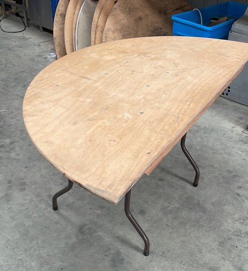 Half Moon Banqueting Tables Half Moon Banqueting Tables
