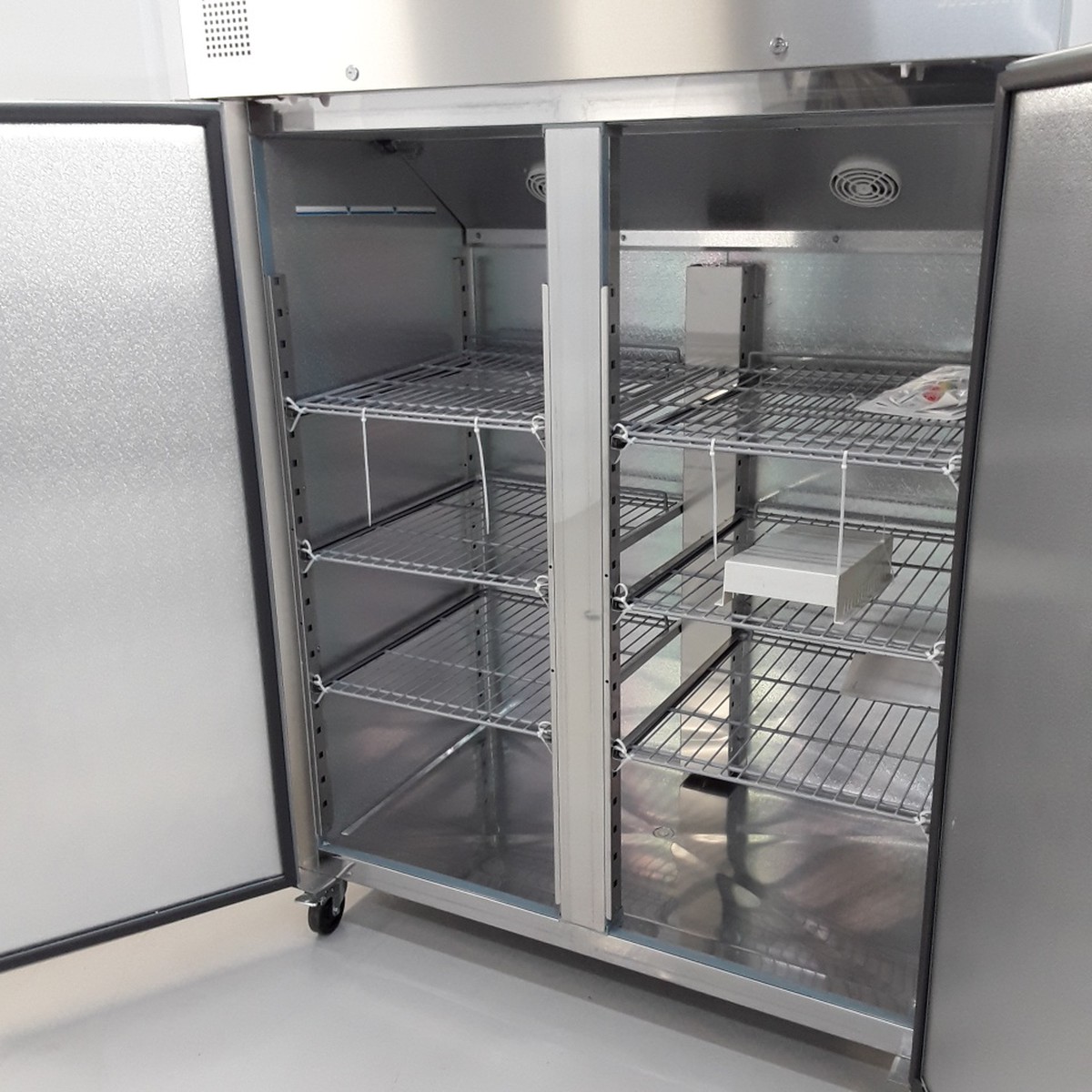 Secondhand Catering Equipment | Upright Double Door Freezers | New B ...