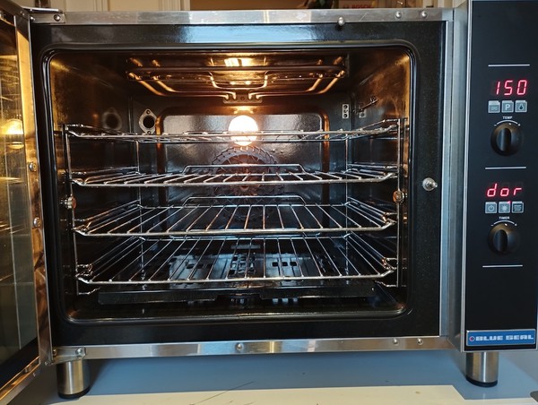 Selling Blue Seal Turbofan Convection Oven like New