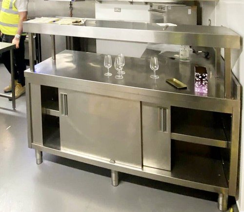 Hot cupboard with heated gantry Hot cupboard with heated gantry