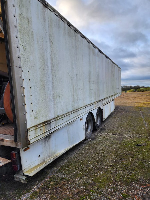 Selling Cartwight 13.6m box trailer