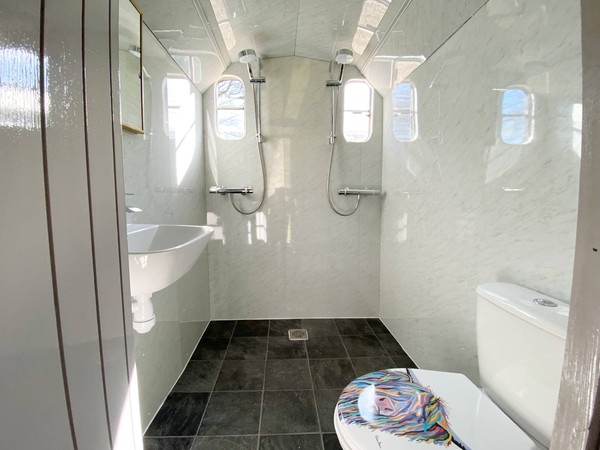 Double shower and toilet