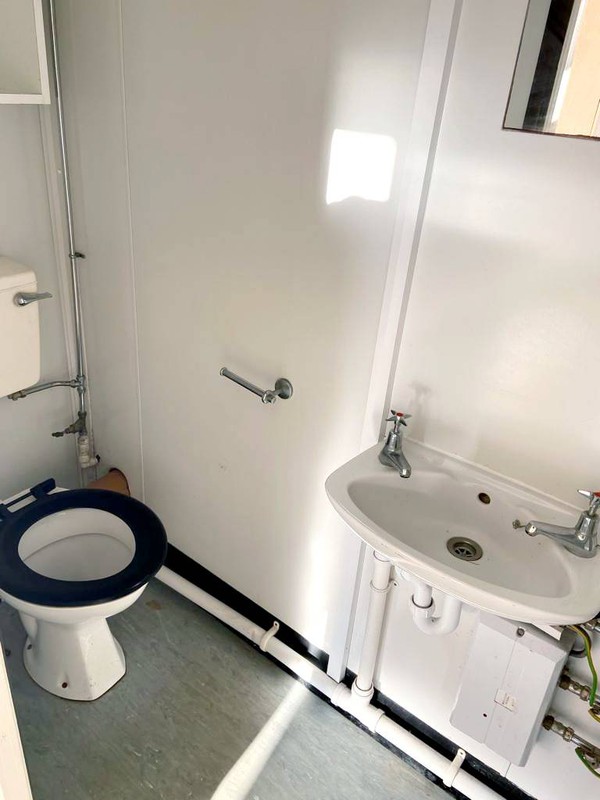 Toilet cubicle
