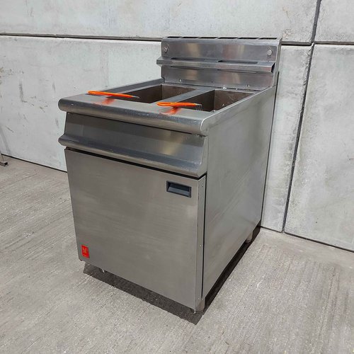 https://for-sale.used-secondhand.co.uk/media/used/secondhand/images/84268/falcon-dominator-g3865-twin-tank-twin-basket-free-standing-gas-fryer-warw/500/secondhand-fryer-399.jpg