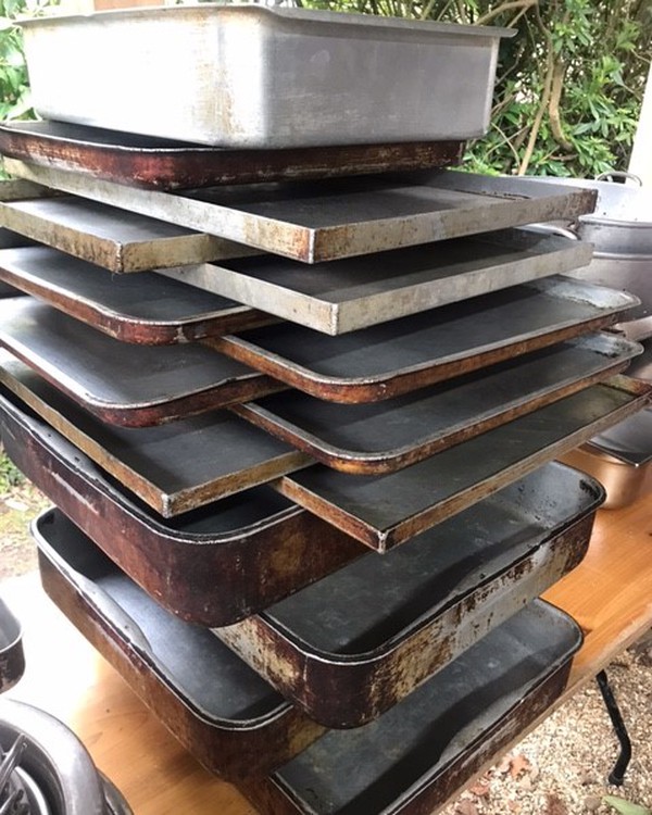 Secondhand Oven Trays and Salad Bowls