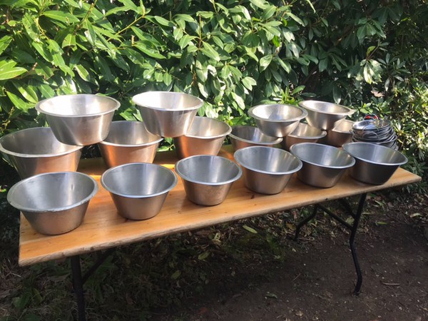 Secondhand Used Oven Trays and Salad Bowls For Sale