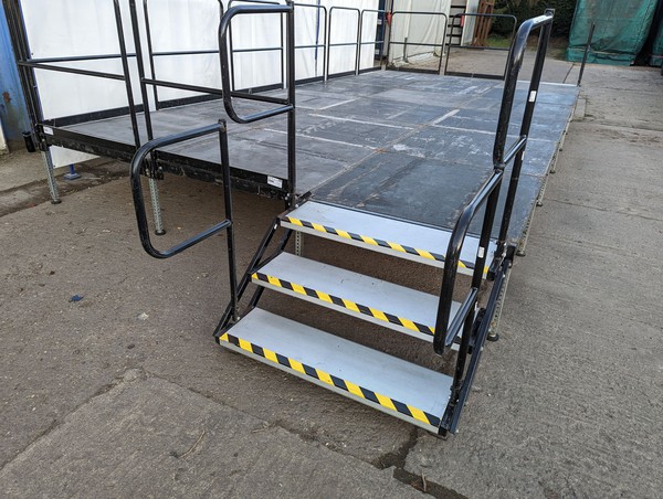Second-hand portable stage with hand rails