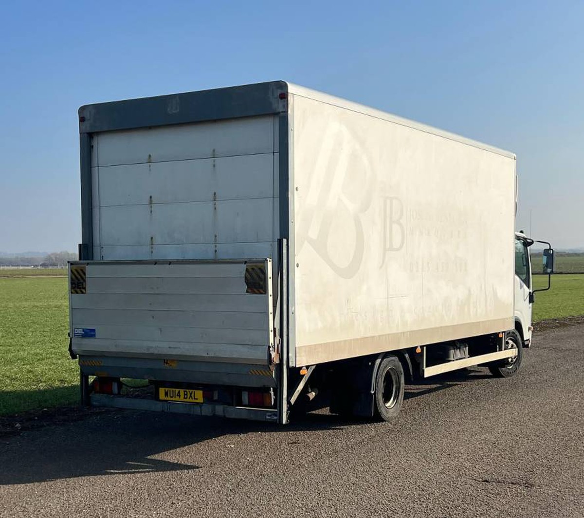 Secondhand Lorries and Vans 7500Kg and Under Isuzu Forward 7.5T Box