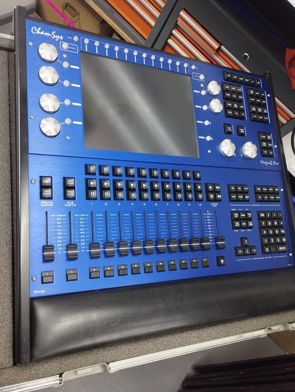 DMX moving lights console with wing